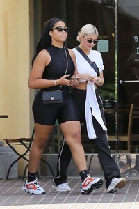 kylie-jenner-and-jordyn-woods-shopping-in-la-10-07-2018-11.jpg