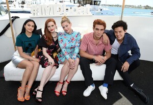 lili-reinhart-imdboat-at-sdcc-2019-3.jpg