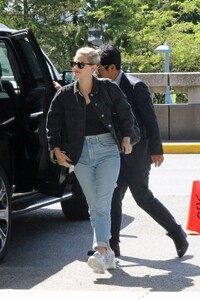 lili-reinhart-in-travel-outfit-vancouver-airport-07-27-2019-0.jpg