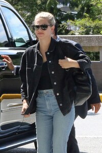 lili-reinhart-in-travel-outfit-vancouver-airport-07-27-2019-1.jpg