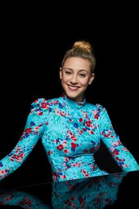 lili-reinhart-sdcc-portraits-for-elle-magazine-2019-8.jpg