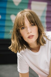 maya-hawke-glamour-m(2).jpg