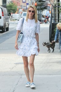 nicky-hilton-summer-street-style-07-24-2019-5.jpg