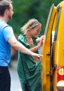 nicole-richie-out-in-new-york-07-17-2019-0.jpg