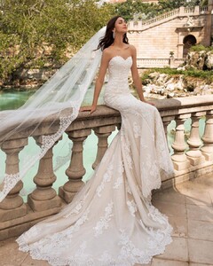 pronovias_66351740_412083546073764_3450152420413128869_n.jpg