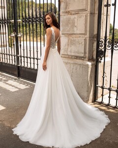 pronovias_66503021_415728239044031_5191901680379208774_n.jpg