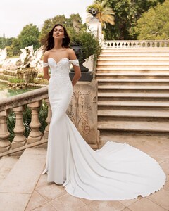 pronovias_66664423_400606717328291_2868789471798271344_n.jpg