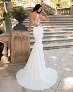 pronovias_67311630_356761825260702_3038350617813360817_n.jpg