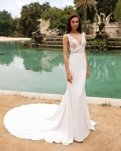 pronovias_67834979_1289038614623442_7922660615238380025_n.jpg