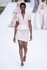 ralph-e-russo-hc-rf19-1951.thumb.jpg.0e2053aaf35936d0c8aa24596e0bc539.jpg