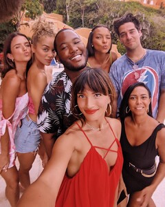 revolve_65270288_472936183276836_8494601010081528225_n.jpg