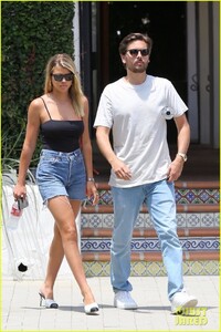 scott-disick-sofia-richie-country-mart-02.jpg