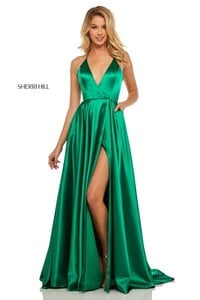 sherrihill-52921-emerald-dress-8.jpg-600.thumb.jpg.13bb8be99d131728fb551448eed44914.jpg