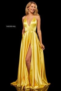 sherrihill-52921-yellow-dress-6.jpg-600.thumb.jpg.5660555df1ec09903d750ea6448b2291.jpg