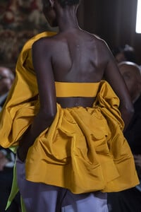 valentino-hc-clp-rf19-3986.thumb.jpg.6e04129d37e80b242c79b301ef78e6b0.jpg