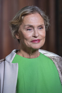 valentino-hc-clp-rf19-4102.thumb.jpg.df3220906de0da520e160c98518f39e0.jpg