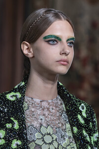 valentino-hc-clp-rf19-4173.thumb.jpg.b8db1852ca24f64a3e8585ae7ce2f70a.jpg