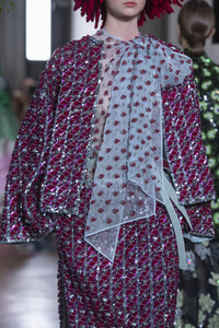 valentino-hc-clp-rf19-4180.thumb.jpg.d571858fb8bf5822dd4eccbf24f3eb93.jpg