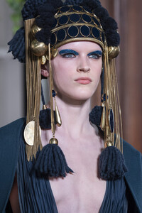 valentino-hc-clp-rf19-4193.thumb.jpg.b0e67d77b4bcf0a125c2a77b2080f7d1.jpg
