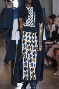 valentino-hc-clp-rf19-4197.thumb.jpg.db8f188f5a742875492b77ede5b2421b.jpg