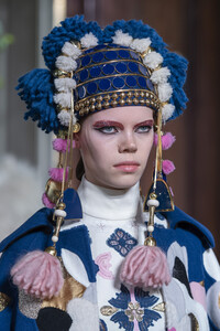 valentino-hc-clp-rf19-4301.thumb.jpg.fa8635b3aaca0665521bc3208f3a8e21.jpg