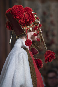 valentino-hc-clp-rf19-4328.thumb.jpg.131895e0adc903f0581cd51458563295.jpg