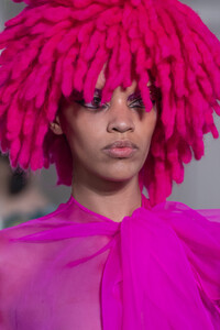 valentino-hc-clp-rf19-4371.thumb.jpg.01dce53fca492c0f828198afb965b0ac.jpg