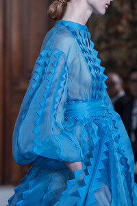 valentino-hc-clp-rf19-4568.thumb.jpg.523f817f00f7391162273ba8018616e1.jpg