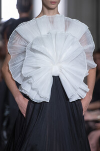 valentino-hc-clp-rf19-4658.thumb.jpg.b15b7308a800fcca77882ae32d9fdc61.jpg