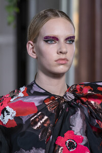 valentino-hc-clp-rf19-4728.thumb.jpg.a636eac89185eb44c187db83893488e9.jpg