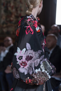 valentino-hc-clp-rf19-4740.thumb.jpg.a108da445ce89e82a43973178c013b43.jpg