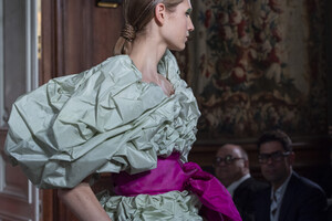 valentino-hc-clp-rf19-4834.thumb.jpg.81ebad4871edfbbaf3a39b5090f96dd0.jpg