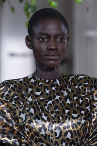 valentino-hc-clp-rf19-4916.thumb.jpg.81b473f6c9afacc475f854193ed39906.jpg