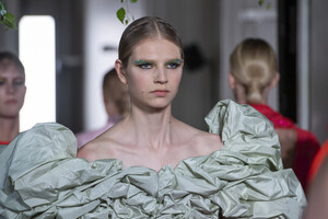 valentino-hc-clp-rf19-5409.thumb.jpg.f8851b184ca8d1b3ed5d013d3924745e.jpg