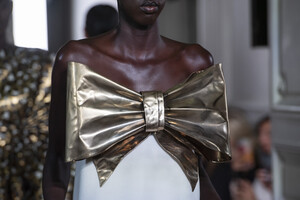 valentino-hc-clp-rf19-5470.thumb.jpg.0263f02af9ca114efbb6147e0eb7c1c3.jpg