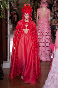 valentino-hc-rf19-4244.thumb.jpg.641dcec6af9f94dd5dfd13812f580df2.jpg