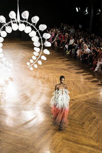 van-herpen-hc-atm-rf19-5570.thumb.jpg.8d926f0010dd18d905192a609644abdb.jpg