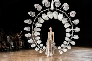 van-herpen-hc-atm-rf19-5675.thumb.jpg.7eabb04ba937336692d2b82391c632ae.jpg