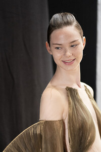 van-herpen-hc-bks-a-rf19-5287.thumb.jpg.bb643c9418c31252d4f0de0f02ef38ae.jpg