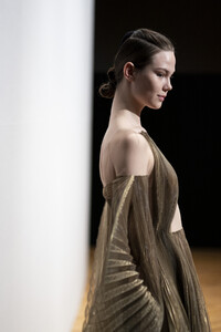 van-herpen-hc-bks-a-rf19-5295.thumb.jpg.8f33886da9ad1b8171c744e5faa080e0.jpg