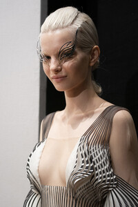 van-herpen-hc-bks-a-rf19-5444.thumb.jpg.9033ed38cbf6f820c51da114763d5e39.jpg