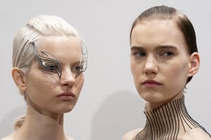 van-herpen-hc-bks-a-rf19-5500.thumb.jpg.3b422a57897835a7efe3248c8af35b43.jpg