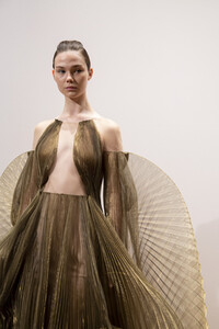 van-herpen-hc-bks-m-rf19-7140.thumb.jpg.d0ceda2636366e860f53c96b249e5072.jpg