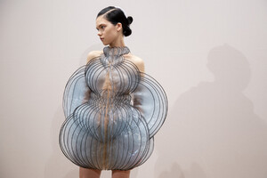 van-herpen-hc-bks-m-rf19-7165.thumb.jpg.0bf9ad73074a856b4cf997eee2de9b8f.jpg