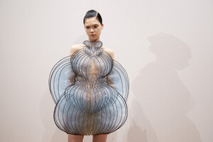 van-herpen-hc-bks-m-rf19-7171.thumb.jpg.0cd739e026d24ef830d47f3c0eb855c3.jpg