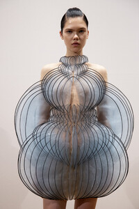 van-herpen-hc-bks-m-rf19-7189.thumb.jpg.4e49f53ce8ee5b74636efdb181fbfb33.jpg