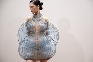 van-herpen-hc-bks-m-rf19-7209.thumb.jpg.c04540ad2a84331b0456d59c931a9182.jpg