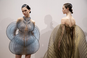 van-herpen-hc-bks-m-rf19-7274.thumb.jpg.2b12abc746f9f9de08126a56ff9a816c.jpg
