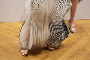 van-herpen-hc-bks-m-rf19-7383.thumb.jpg.af31c8637974cb219b4dd7aeefc50bc2.jpg