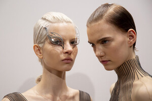 van-herpen-hc-bks-m-rf19-7406.thumb.jpg.4d031aaae425d43204d3a568840179e3.jpg